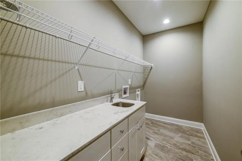 325 Kelson Drive, Sandy Springs, Georgia 30327, 4 Bedrooms Bedrooms, ,3 BathroomsBathrooms,Residential,Sold,325 Kelson Drive,6628989