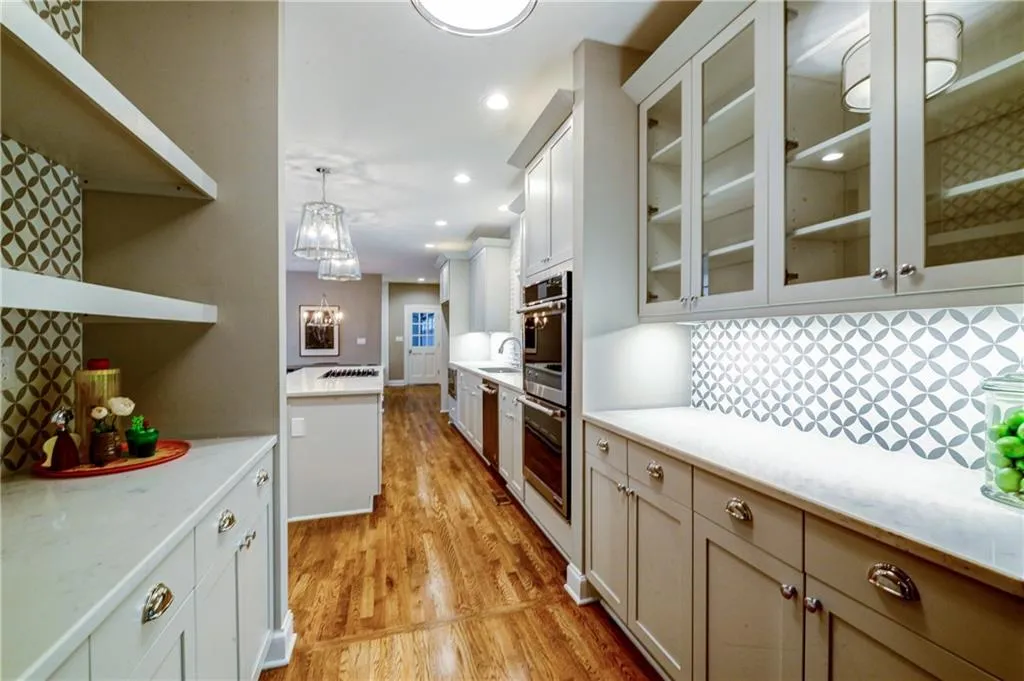 325 Kelson Drive, Sandy Springs, Georgia 30327, 4 Bedrooms Bedrooms, ,3 BathroomsBathrooms,Residential,Sold,325 Kelson Drive,6628989