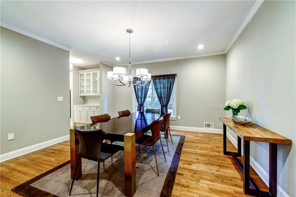 325 Kelson Drive, Sandy Springs, Georgia 30327, 4 Bedrooms Bedrooms, ,3 BathroomsBathrooms,Residential,Sold,325 Kelson Drive,6628989