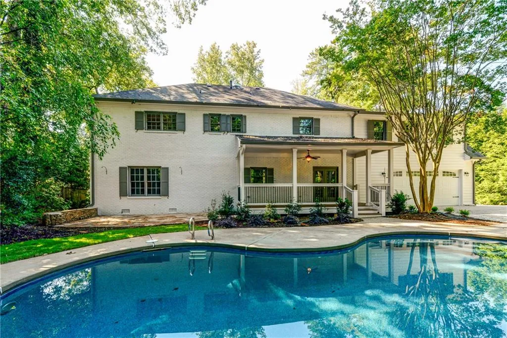 325 Kelson Drive, Sandy Springs, Georgia 30327, 4 Bedrooms Bedrooms, ,3 BathroomsBathrooms,Residential,Sold,325 Kelson Drive,6628989