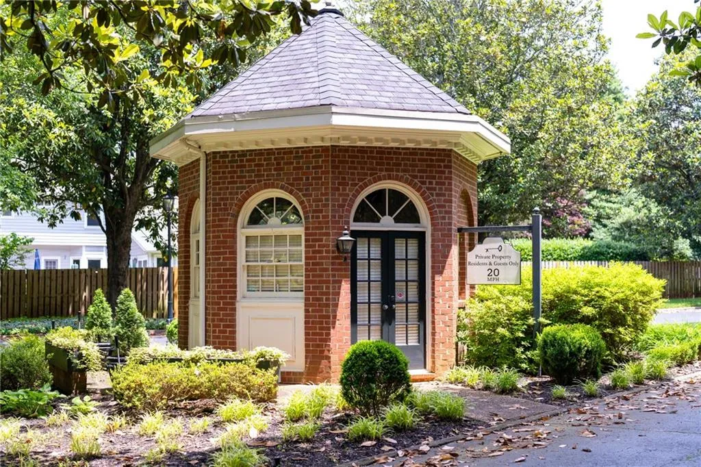 423 Jefferson Circle Unit 423, Atlanta, Georgia 30328, 3 Bedrooms Bedrooms, ,3 BathroomsBathrooms,Residential,Sold,423 Jefferson Circle Unit 423,7390801