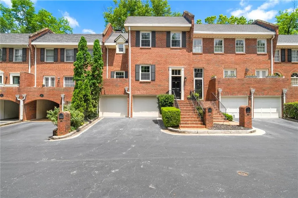 423 Jefferson Circle Unit 423, Atlanta, Georgia 30328, 3 Bedrooms Bedrooms, ,3 BathroomsBathrooms,Residential,Sold,423 Jefferson Circle Unit 423,7390801