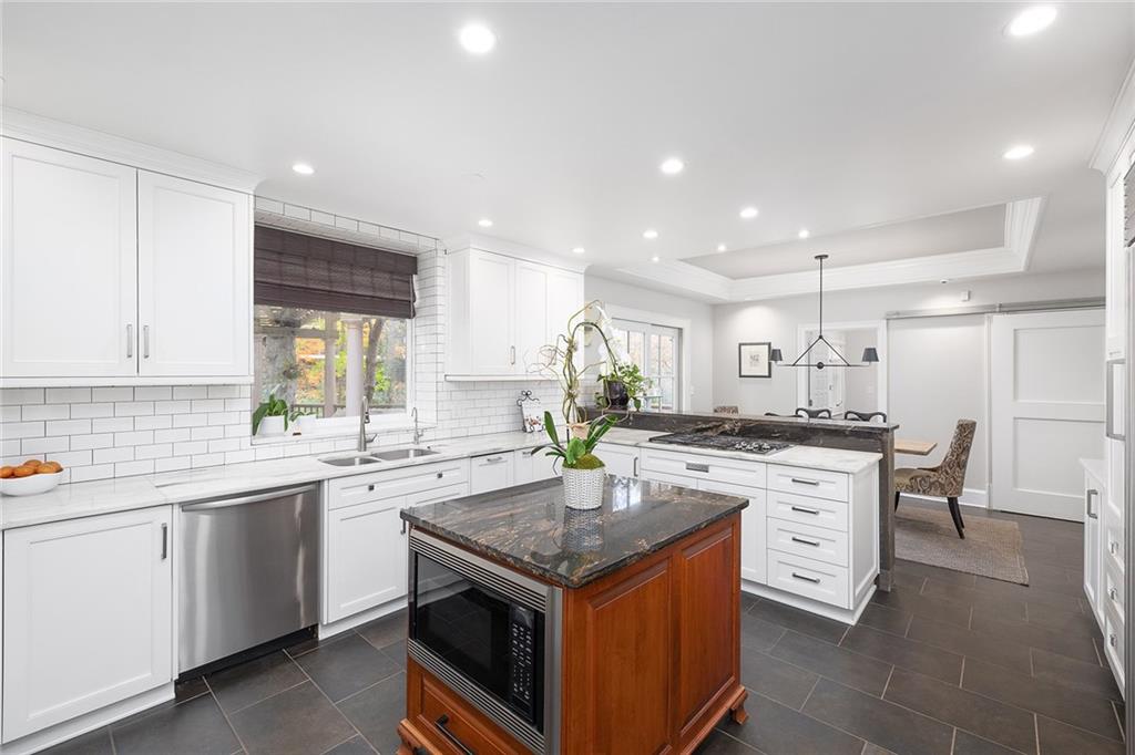 670 River Chase Ridge, Sandy Springs, Georgia 30328, 4 Bedrooms Bedrooms, ,5 BathroomsBathrooms,Residential,Sold,670 River Chase Ridge,7307953