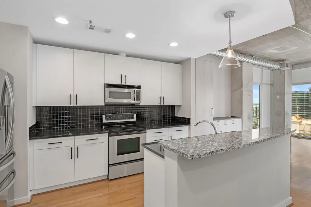 250 Pharr Road Ne Unit 1602, Atlanta, Georgia 30305, 1 Bedroom Bedrooms, ,1 BathroomBathrooms,Residential,For Sale,250 Pharr Road Ne Unit 1602,7664834