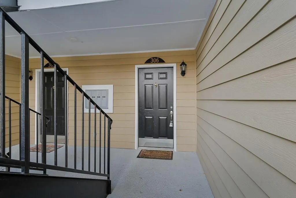 306 Brighton Point, Sandy Springs, Georgia 30328, 2 Bedrooms Bedrooms, ,2 BathroomsBathrooms,Residential,Sold,306 Brighton Point,6592265