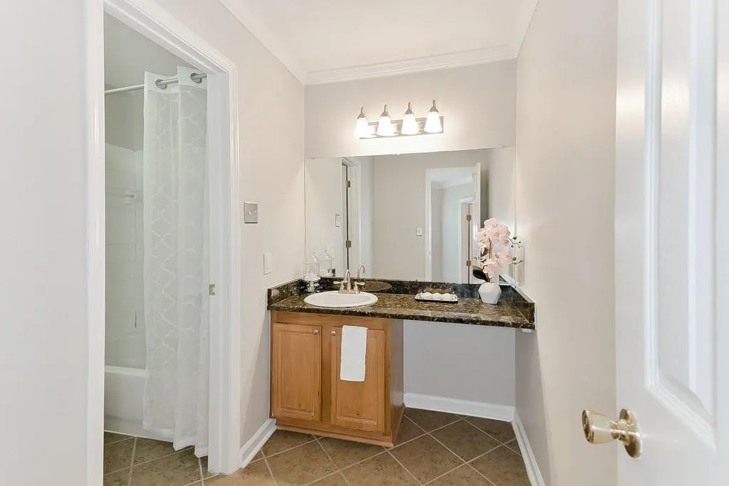 306 Brighton Point, Sandy Springs, Georgia 30328, 2 Bedrooms Bedrooms, ,2 BathroomsBathrooms,Residential,Sold,306 Brighton Point,6592265