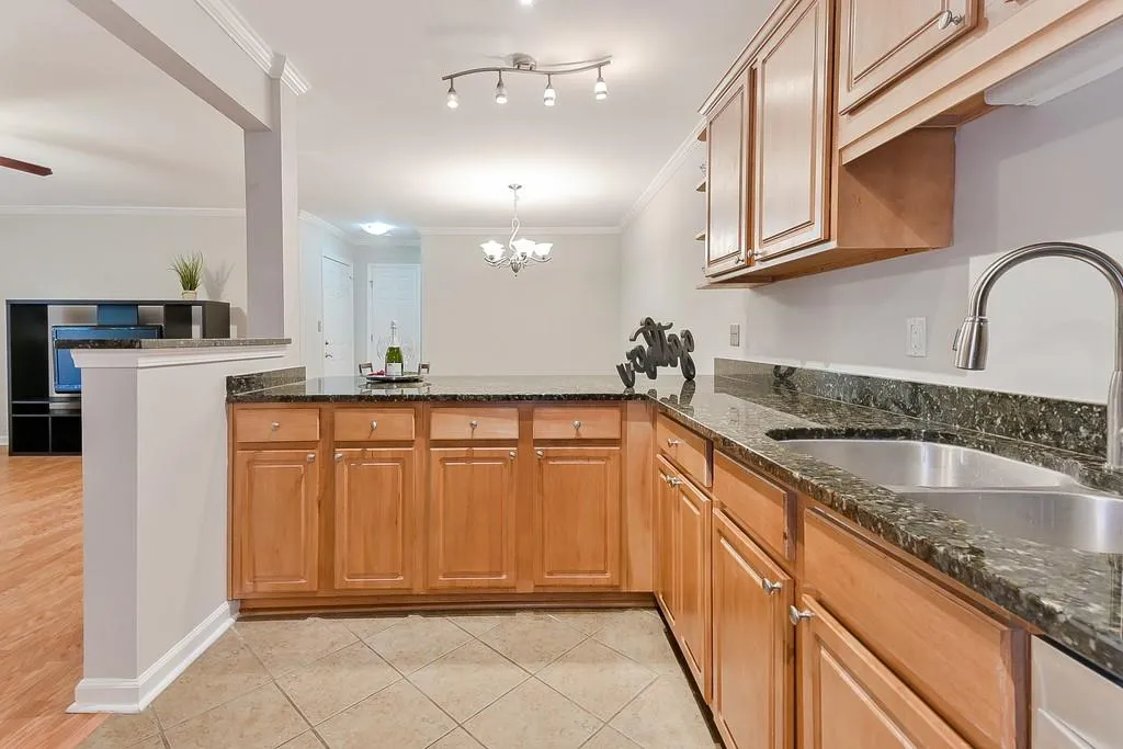 306 Brighton Point, Sandy Springs, Georgia 30328, 2 Bedrooms Bedrooms, ,2 BathroomsBathrooms,Residential,Sold,306 Brighton Point,6592265