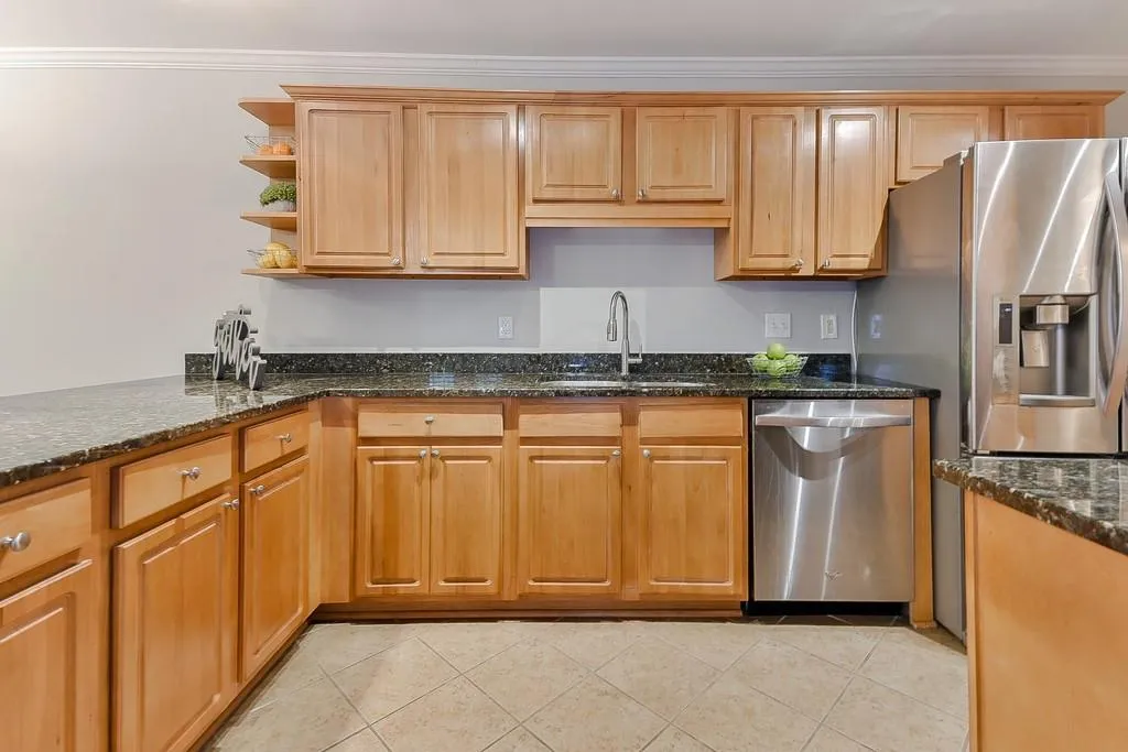 306 Brighton Point, Sandy Springs, Georgia 30328, 2 Bedrooms Bedrooms, ,2 BathroomsBathrooms,Residential,Sold,306 Brighton Point,6592265