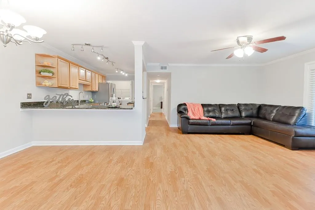 306 Brighton Point, Sandy Springs, Georgia 30328, 2 Bedrooms Bedrooms, ,2 BathroomsBathrooms,Residential,Sold,306 Brighton Point,6592265