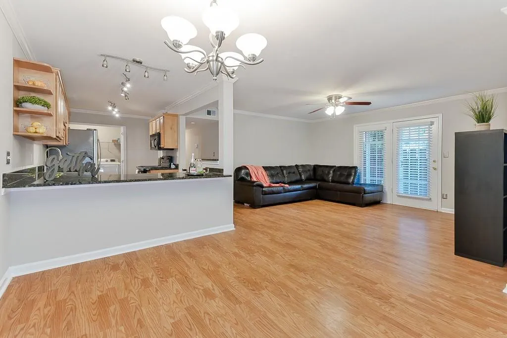 306 Brighton Point, Sandy Springs, Georgia 30328, 2 Bedrooms Bedrooms, ,2 BathroomsBathrooms,Residential,Sold,306 Brighton Point,6592265