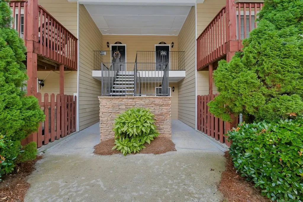 306 Brighton Point, Sandy Springs, Georgia 30328, 2 Bedrooms Bedrooms, ,2 BathroomsBathrooms,Residential,Sold,306 Brighton Point,6592265