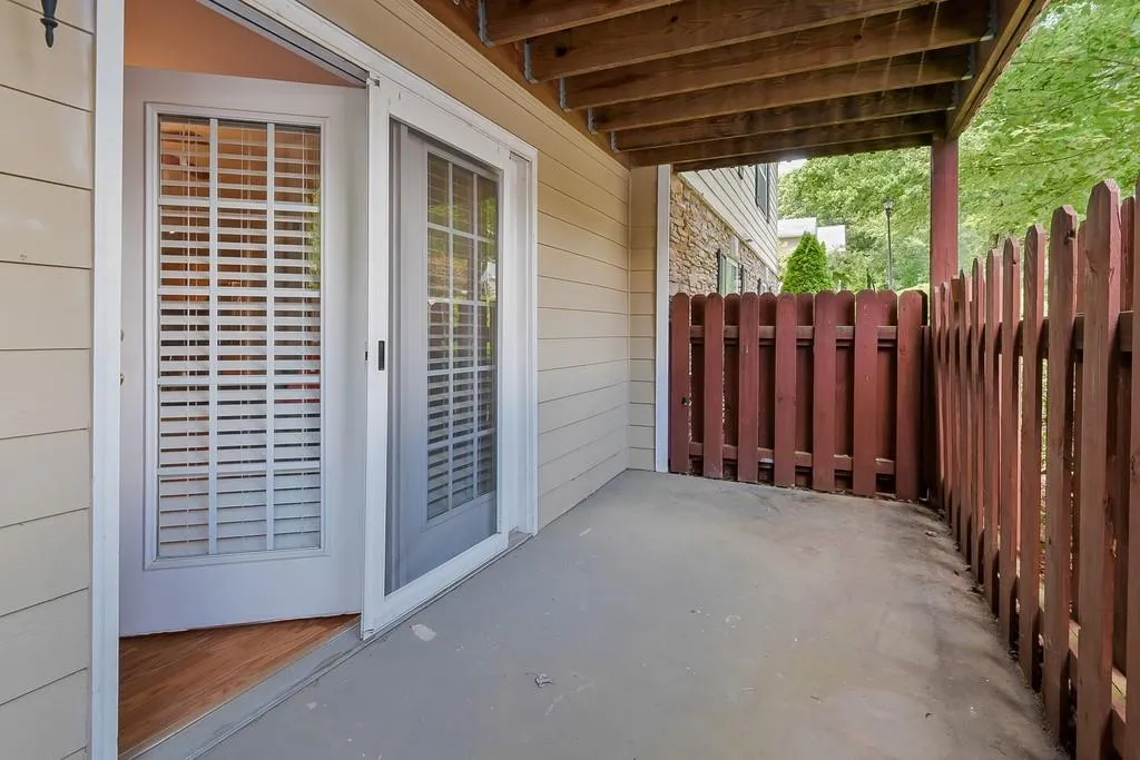 306 Brighton Point, Sandy Springs, Georgia 30328, 2 Bedrooms Bedrooms, ,2 BathroomsBathrooms,Residential,Sold,306 Brighton Point,6592265