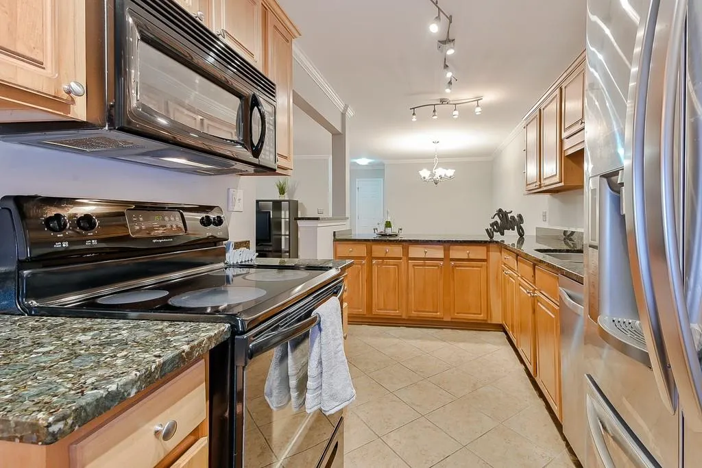 306 Brighton Point, Sandy Springs, Georgia 30328, 2 Bedrooms Bedrooms, ,2 BathroomsBathrooms,Residential,Sold,306 Brighton Point,6592265