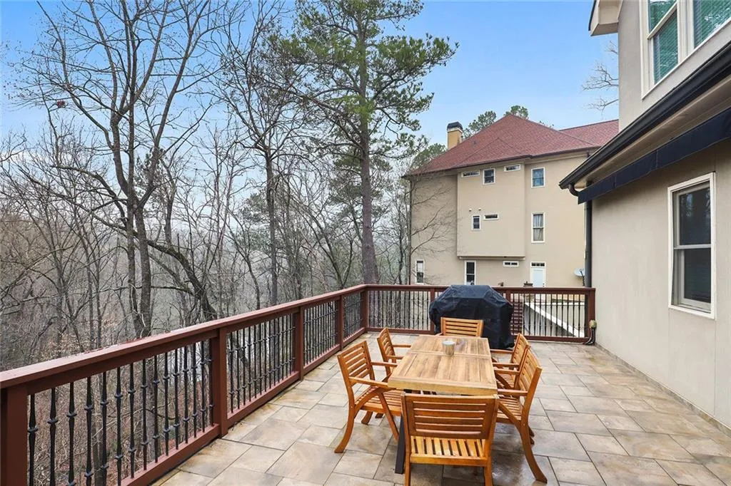 105 Grogans Landing, Sandy Springs, Georgia 30350, 5 Bedrooms Bedrooms, ,4 BathroomsBathrooms,Residential,Sold,105 Grogans Landing,6701647