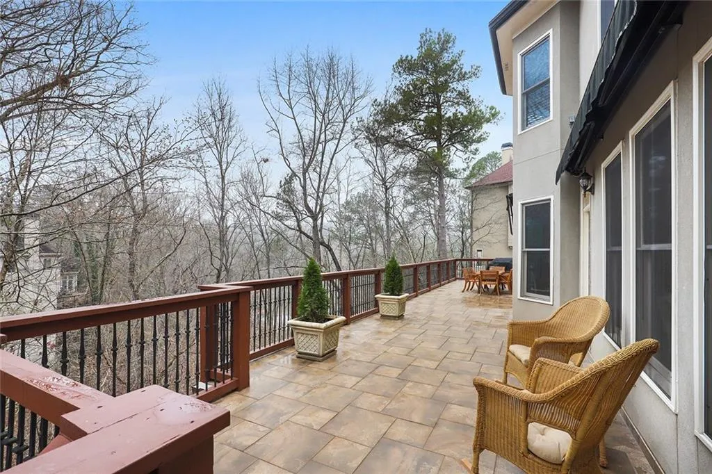 105 Grogans Landing, Sandy Springs, Georgia 30350, 5 Bedrooms Bedrooms, ,4 BathroomsBathrooms,Residential,Sold,105 Grogans Landing,6701647