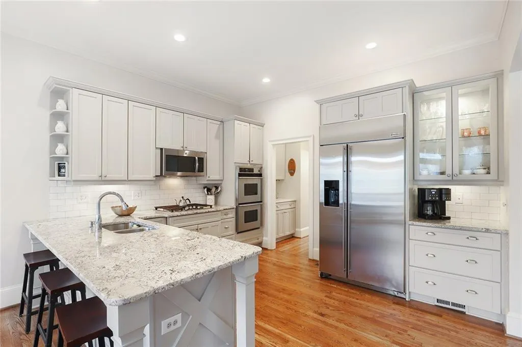 105 Grogans Landing, Sandy Springs, Georgia 30350, 5 Bedrooms Bedrooms, ,4 BathroomsBathrooms,Residential,Sold,105 Grogans Landing,6701647