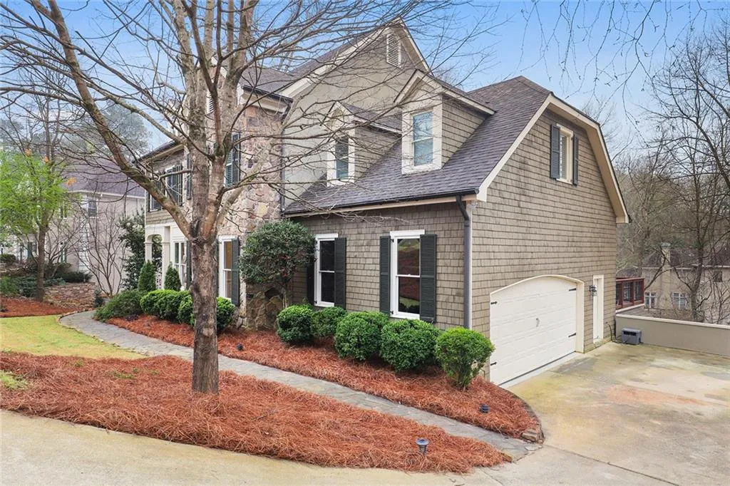 105 Grogans Landing, Sandy Springs, Georgia 30350, 5 Bedrooms Bedrooms, ,4 BathroomsBathrooms,Residential,Sold,105 Grogans Landing,6701647