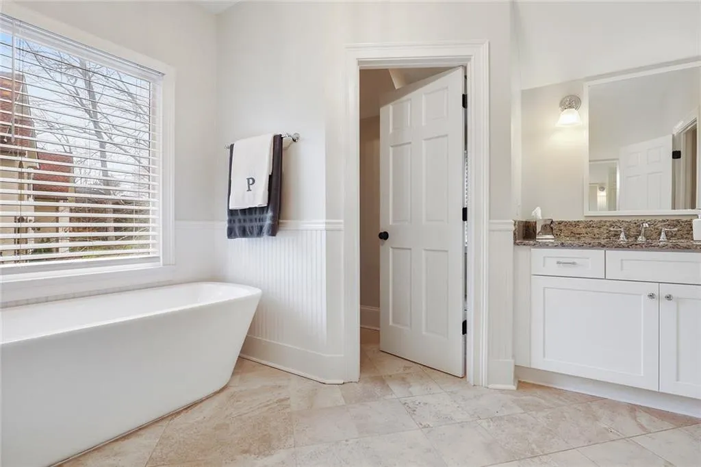 105 Grogans Landing, Sandy Springs, Georgia 30350, 5 Bedrooms Bedrooms, ,4 BathroomsBathrooms,Residential,Sold,105 Grogans Landing,6701647