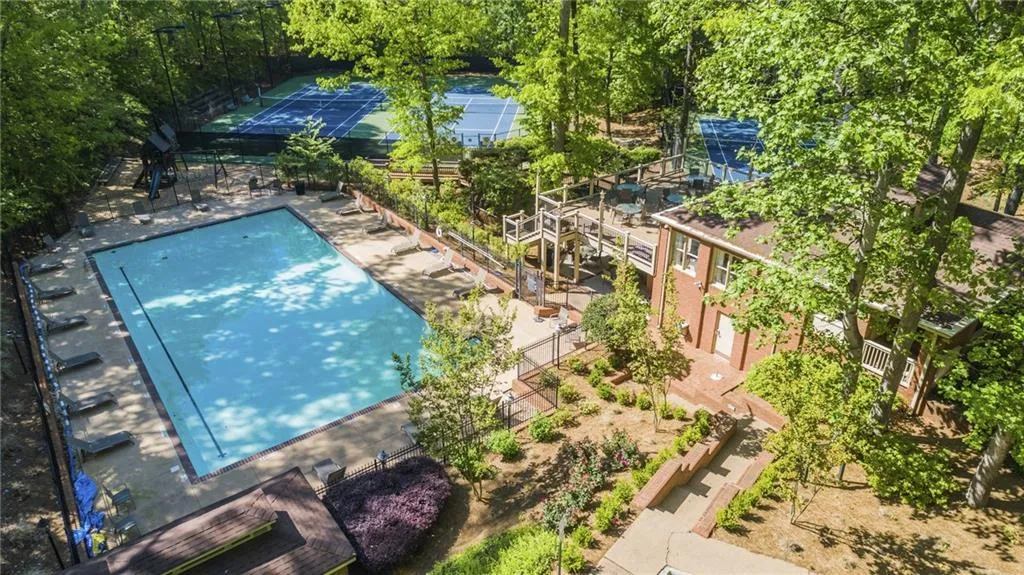 105 Grogans Landing, Sandy Springs, Georgia 30350, 5 Bedrooms Bedrooms, ,4 BathroomsBathrooms,Residential,Sold,105 Grogans Landing,6701647