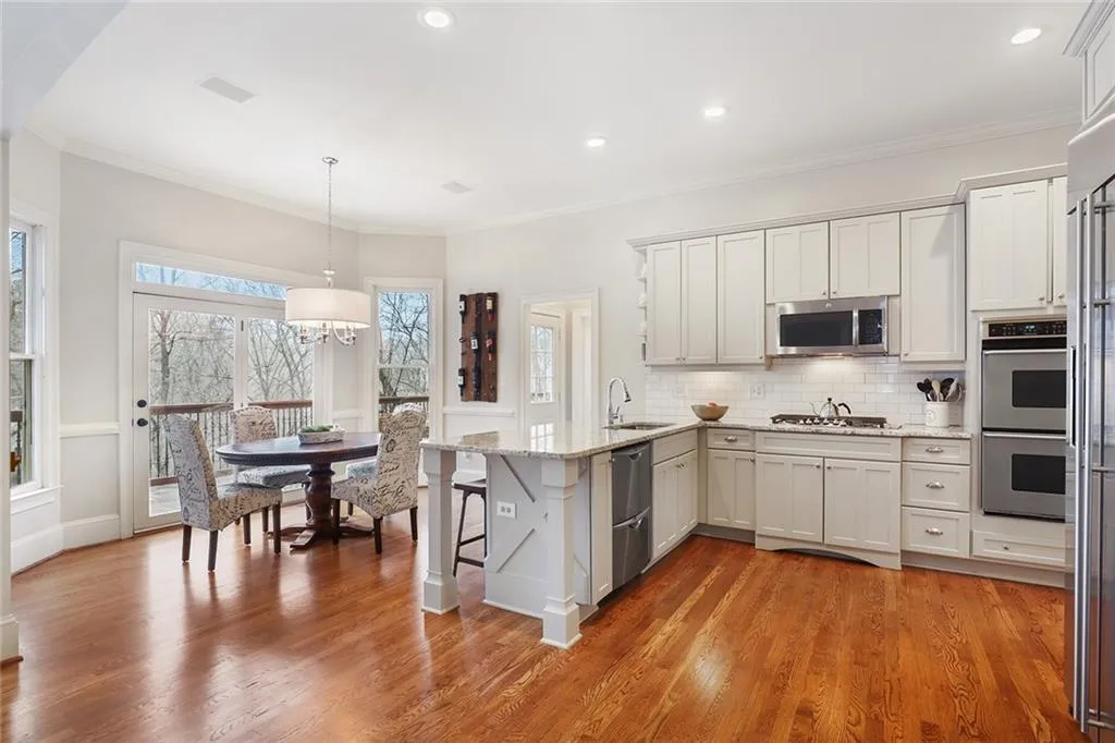 105 Grogans Landing, Sandy Springs, Georgia 30350, 5 Bedrooms Bedrooms, ,4 BathroomsBathrooms,Residential,Sold,105 Grogans Landing,6701647