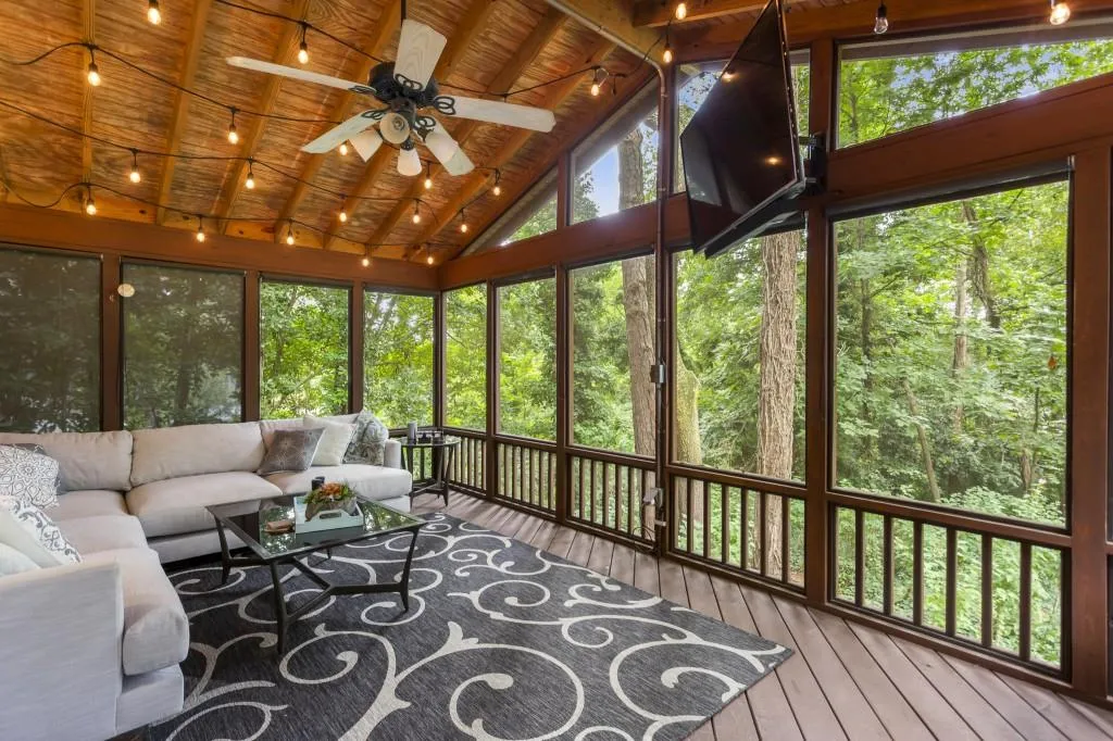 385 Montevallo Drive, Sandy Springs, Georgia 30342, 4 Bedrooms Bedrooms, ,4 BathroomsBathrooms,Residential,Sold,385 Montevallo Drive,6946698