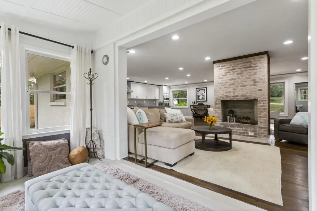 385 Montevallo Drive, Sandy Springs, Georgia 30342, 4 Bedrooms Bedrooms, ,4 BathroomsBathrooms,Residential,Sold,385 Montevallo Drive,6946698