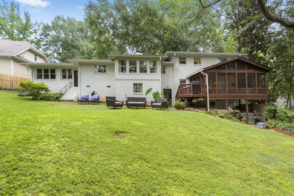 385 Montevallo Drive, Sandy Springs, Georgia 30342, 4 Bedrooms Bedrooms, ,4 BathroomsBathrooms,Residential,Sold,385 Montevallo Drive,6946698