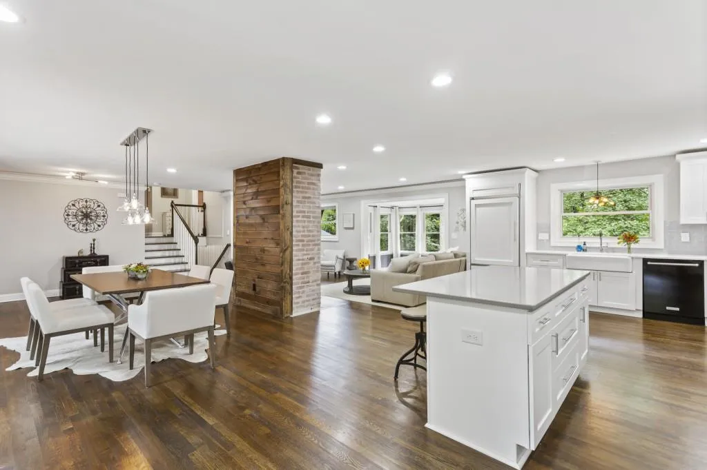385 Montevallo Drive, Sandy Springs, Georgia 30342, 4 Bedrooms Bedrooms, ,4 BathroomsBathrooms,Residential,Sold,385 Montevallo Drive,6946698