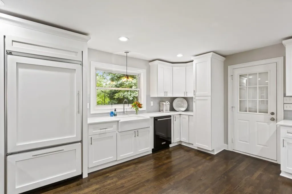 385 Montevallo Drive, Sandy Springs, Georgia 30342, 4 Bedrooms Bedrooms, ,4 BathroomsBathrooms,Residential,Sold,385 Montevallo Drive,6946698