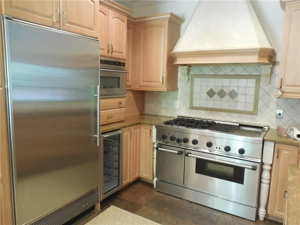 8950 Huntcliff Trace, Sandy Springs, Georgia 30350, 5 Bedrooms Bedrooms, ,4 BathroomsBathrooms,Residential,Sold,8950 Huntcliff Trace,5679547