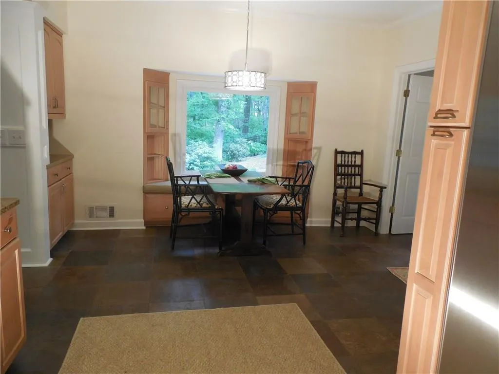 8950 Huntcliff Trace, Sandy Springs, Georgia 30350, 5 Bedrooms Bedrooms, ,4 BathroomsBathrooms,Residential,Sold,8950 Huntcliff Trace,5679547