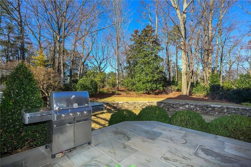 10 Highland Valley Court, Sandy Springs, Georgia 30327, 6 Bedrooms Bedrooms, ,5 BathroomsBathrooms,Residential,Sold,10 Highland Valley Court,6867269