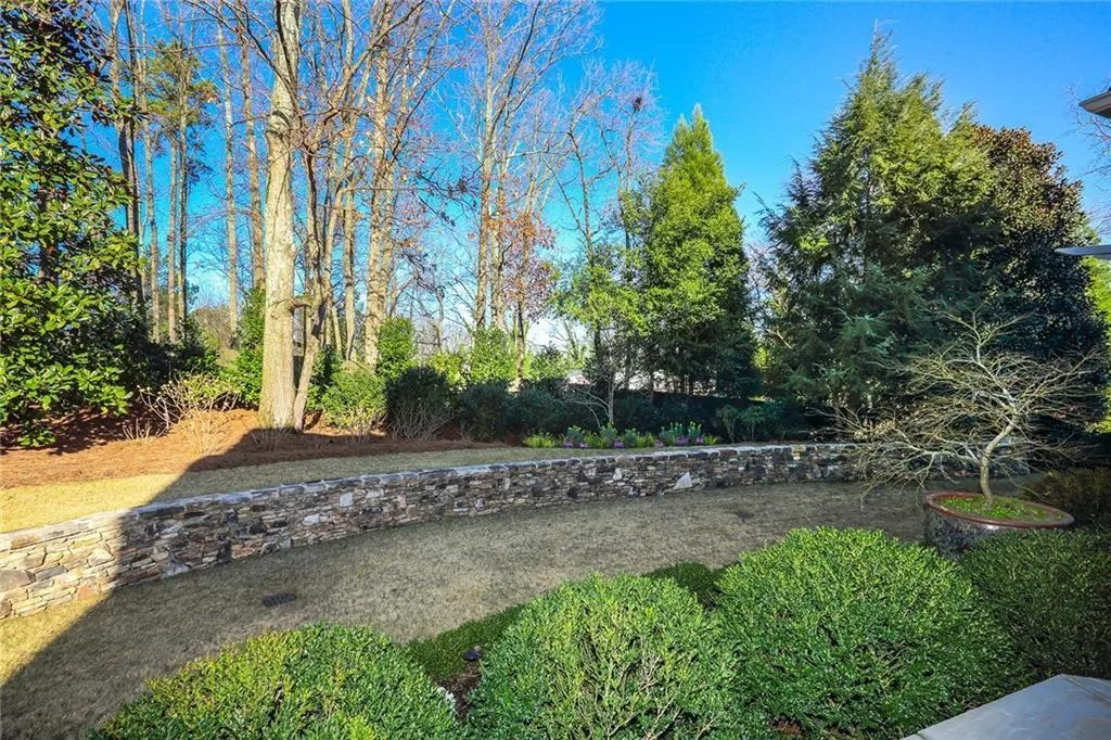 10 Highland Valley Court, Sandy Springs, Georgia 30327, 6 Bedrooms Bedrooms, ,5 BathroomsBathrooms,Residential,Sold,10 Highland Valley Court,6867269