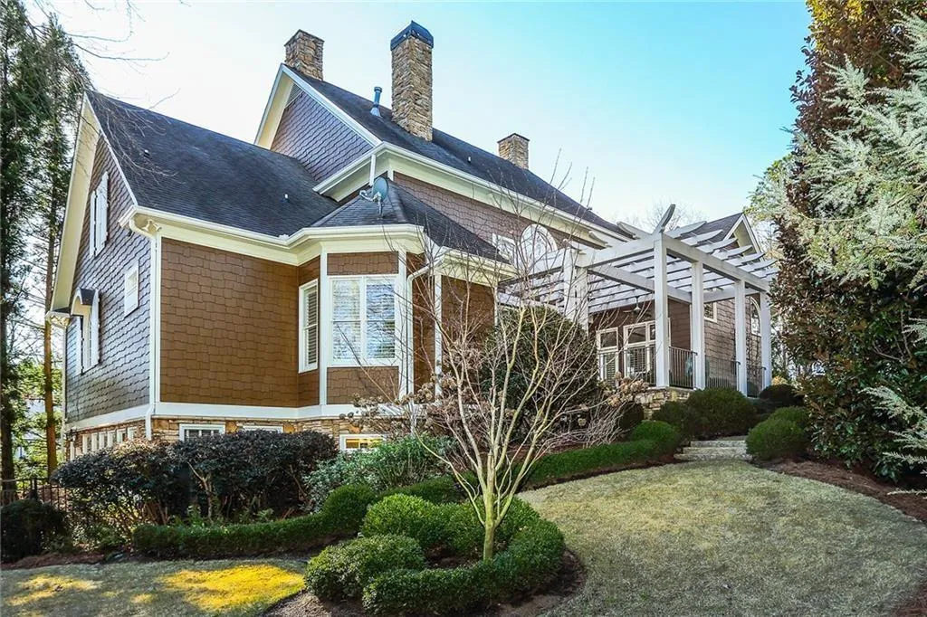 10 Highland Valley Court, Sandy Springs, Georgia 30327, 6 Bedrooms Bedrooms, ,5 BathroomsBathrooms,Residential,Sold,10 Highland Valley Court,6867269