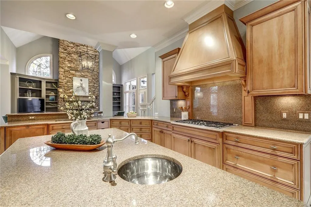 10 Highland Valley Court, Sandy Springs, Georgia 30327, 6 Bedrooms Bedrooms, ,5 BathroomsBathrooms,Residential,Sold,10 Highland Valley Court,6867269