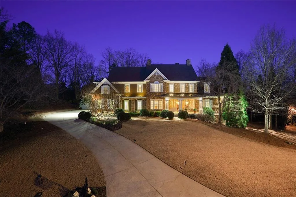 10 Highland Valley Court, Sandy Springs, Georgia 30327, 6 Bedrooms Bedrooms, ,5 BathroomsBathrooms,Residential,Sold,10 Highland Valley Court,6867269