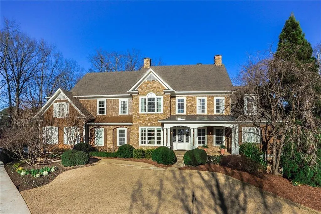 10 Highland Valley Court, Sandy Springs, Georgia 30327, 6 Bedrooms Bedrooms, ,5 BathroomsBathrooms,Residential,Sold,10 Highland Valley Court,6867269