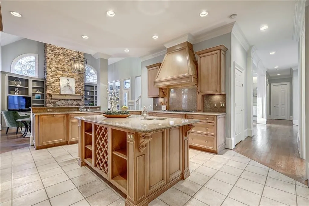 10 Highland Valley Court, Sandy Springs, Georgia 30327, 6 Bedrooms Bedrooms, ,5 BathroomsBathrooms,Residential,Sold,10 Highland Valley Court,6867269