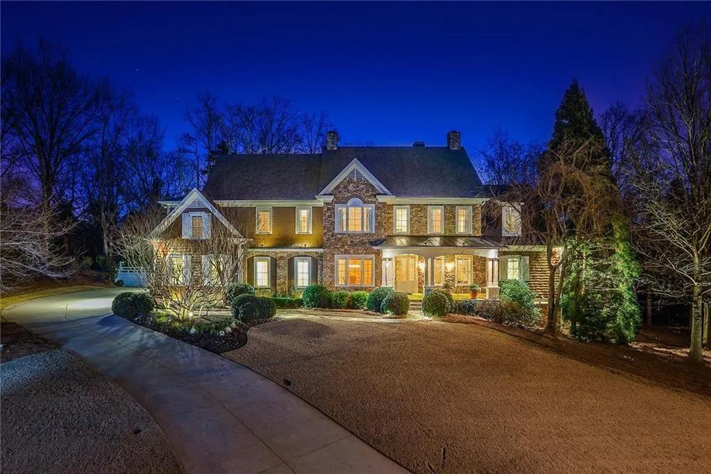 10 Highland Valley Court, Sandy Springs, Georgia 30327, 6 Bedrooms Bedrooms, ,5 BathroomsBathrooms,Residential,Sold,10 Highland Valley Court,6867269