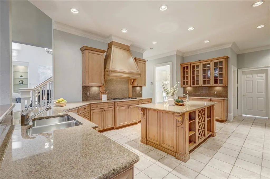 10 Highland Valley Court, Sandy Springs, Georgia 30327, 6 Bedrooms Bedrooms, ,5 BathroomsBathrooms,Residential,Sold,10 Highland Valley Court,6867269