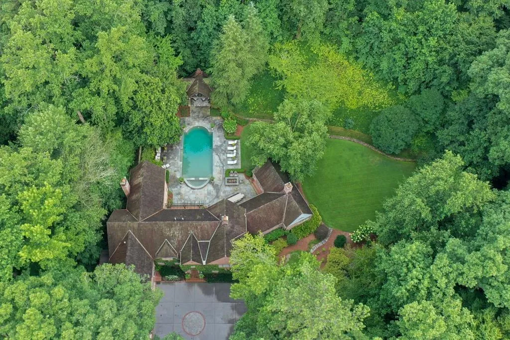 5875 Winterthur Drive Nw, Sandy Springs, Georgia 30328, 5 Bedrooms Bedrooms, ,5 BathroomsBathrooms,Residential,Sold,5875 Winterthur Drive Nw,6940673