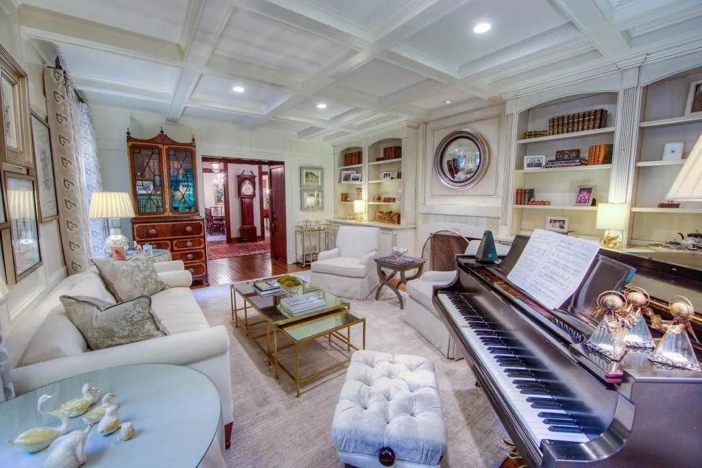 5875 Winterthur Drive Nw, Sandy Springs, Georgia 30328, 5 Bedrooms Bedrooms, ,5 BathroomsBathrooms,Residential,Sold,5875 Winterthur Drive Nw,6940673