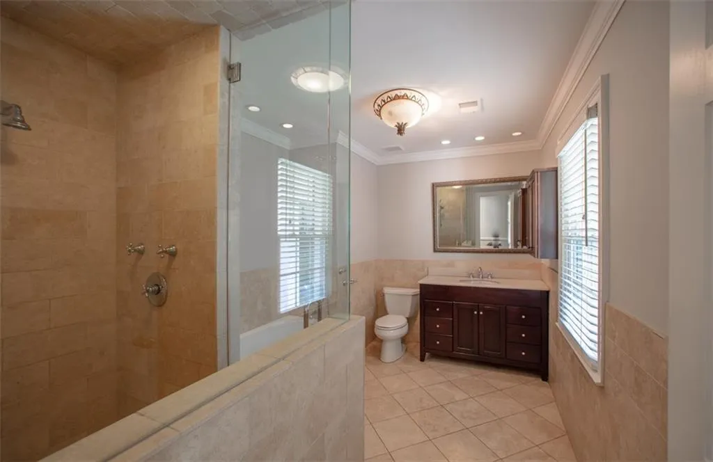 250 W Spalding Drive, Sandy Springs, Georgia 30328, 4 Bedrooms Bedrooms, ,3 BathroomsBathrooms,Residential,Sold,250 W Spalding Drive,6502242