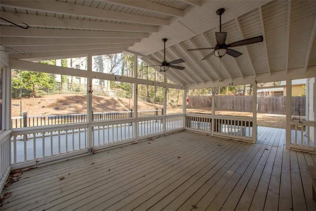 250 W Spalding Drive, Sandy Springs, Georgia 30328, 4 Bedrooms Bedrooms, ,3 BathroomsBathrooms,Residential,Sold,250 W Spalding Drive,6502242