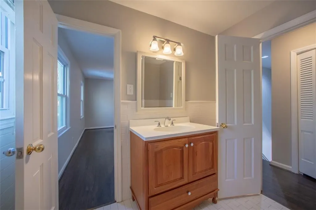 250 W Spalding Drive, Sandy Springs, Georgia 30328, 4 Bedrooms Bedrooms, ,3 BathroomsBathrooms,Residential,Sold,250 W Spalding Drive,6502242