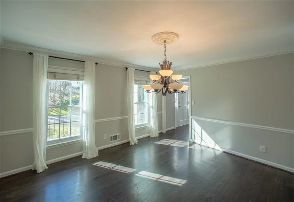 250 W Spalding Drive, Sandy Springs, Georgia 30328, 4 Bedrooms Bedrooms, ,3 BathroomsBathrooms,Residential,Sold,250 W Spalding Drive,6502242