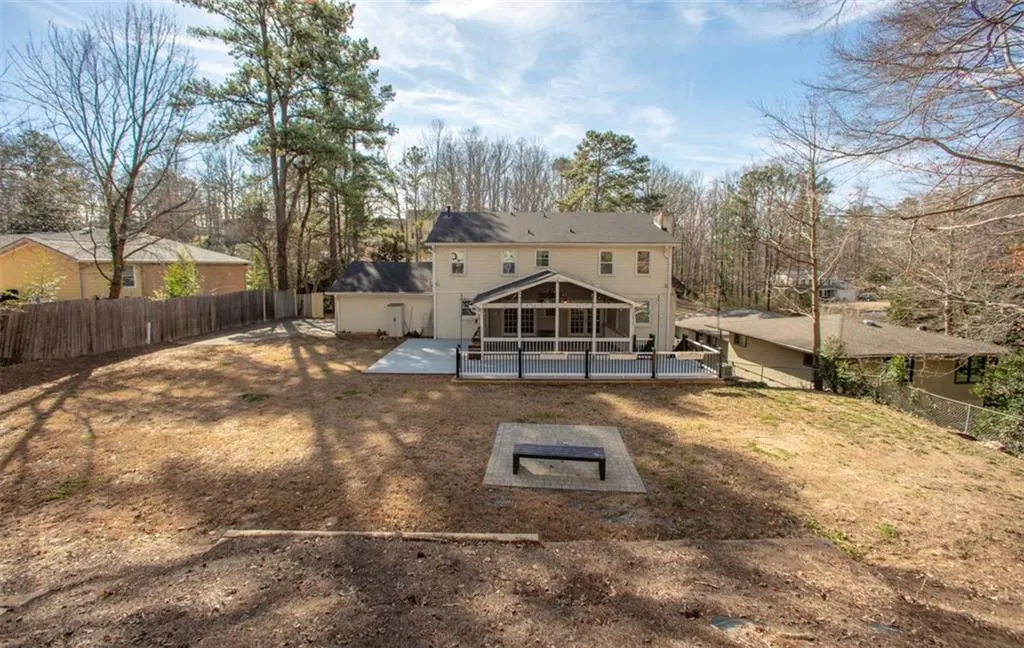250 W Spalding Drive, Sandy Springs, Georgia 30328, 4 Bedrooms Bedrooms, ,3 BathroomsBathrooms,Residential,Sold,250 W Spalding Drive,6502242