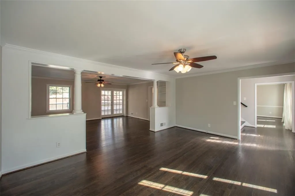 250 W Spalding Drive, Sandy Springs, Georgia 30328, 4 Bedrooms Bedrooms, ,3 BathroomsBathrooms,Residential,Sold,250 W Spalding Drive,6502242