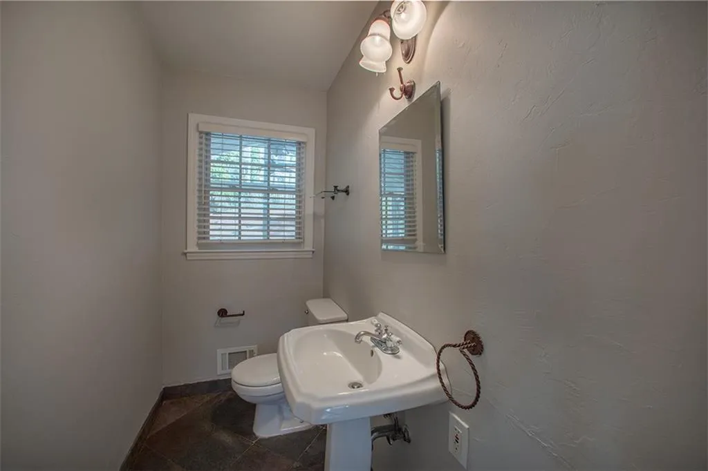 250 W Spalding Drive, Sandy Springs, Georgia 30328, 4 Bedrooms Bedrooms, ,3 BathroomsBathrooms,Residential,Sold,250 W Spalding Drive,6502242