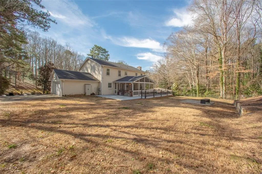 250 W Spalding Drive, Sandy Springs, Georgia 30328, 4 Bedrooms Bedrooms, ,3 BathroomsBathrooms,Residential,Sold,250 W Spalding Drive,6502242